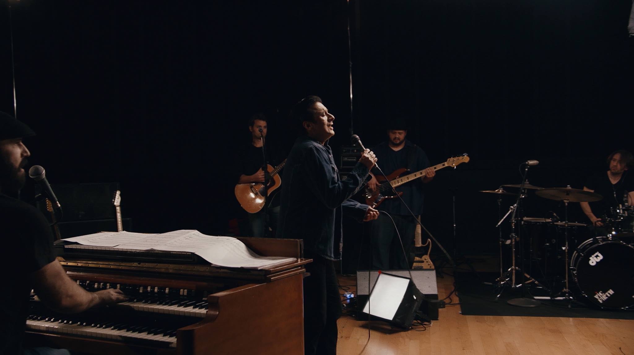 Steve Perry in studio